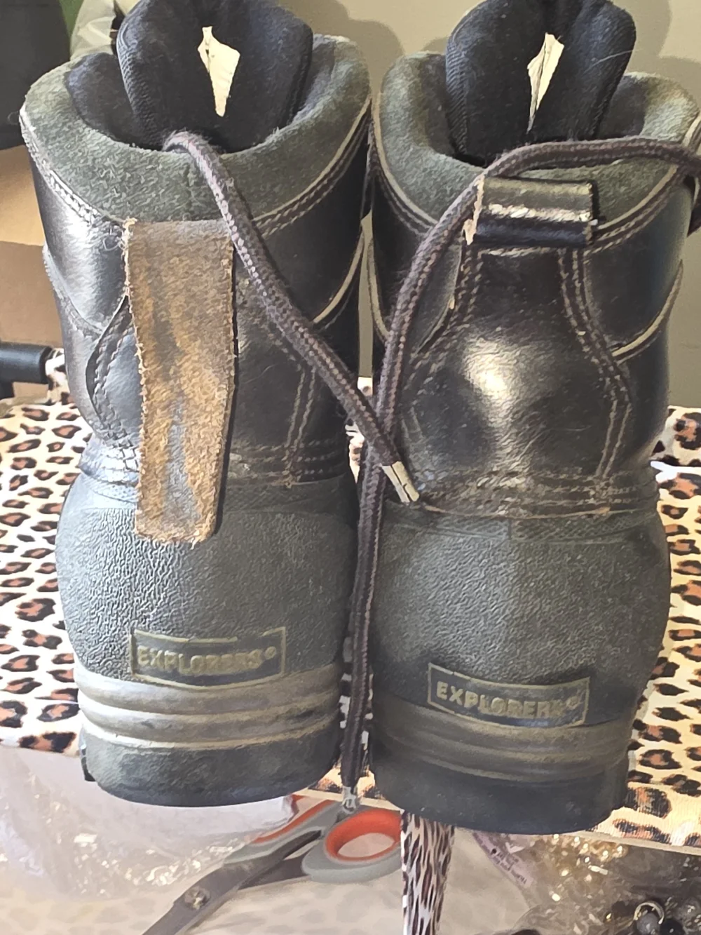 Explorer Men's 10 Black Leather Thinsulate Insulated Duck Winter Snow Boot